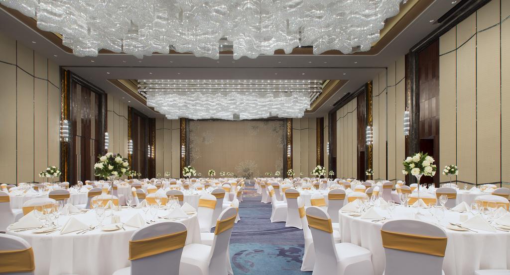 Отель Pullman Yantai Center Экстерьер фото