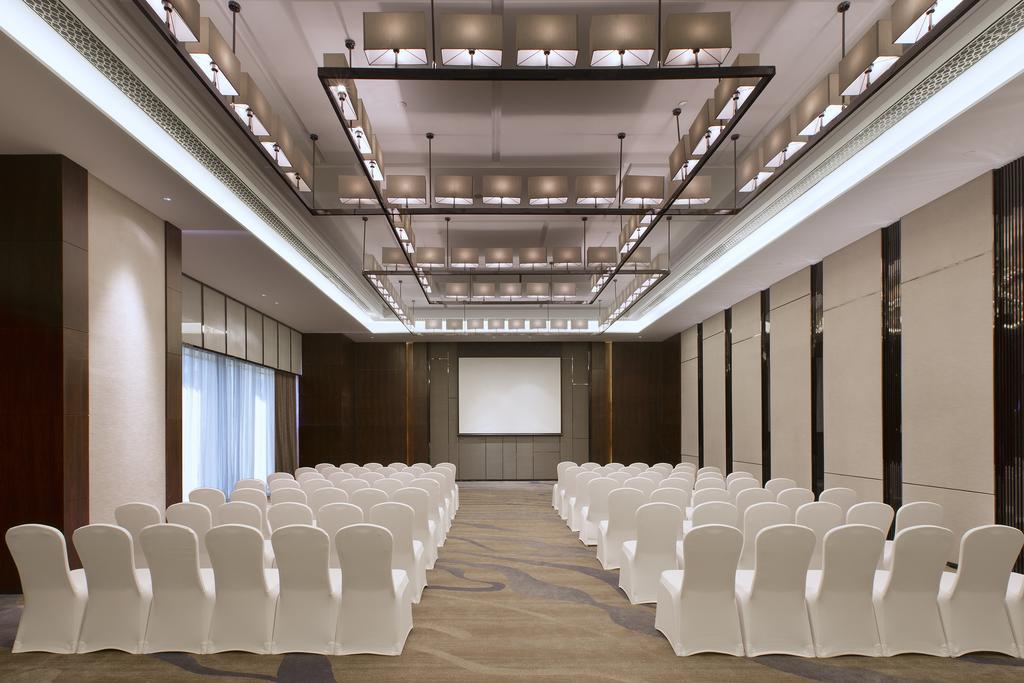 Отель Pullman Yantai Center Экстерьер фото