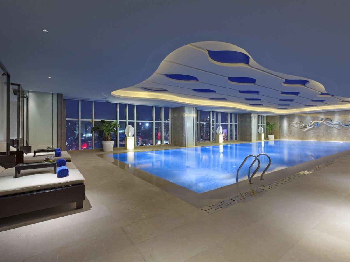 Отель Pullman Yantai Center Экстерьер фото