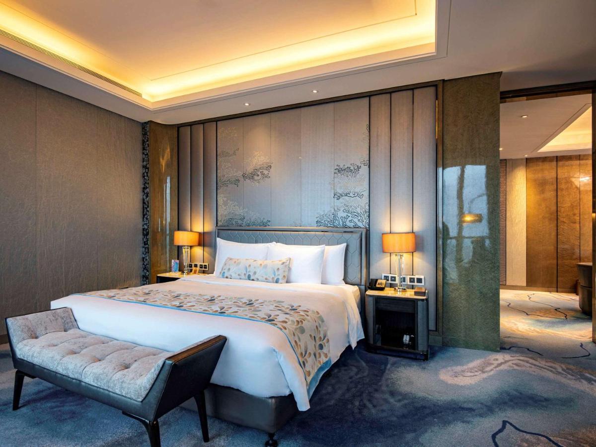 Отель Pullman Yantai Center Экстерьер фото