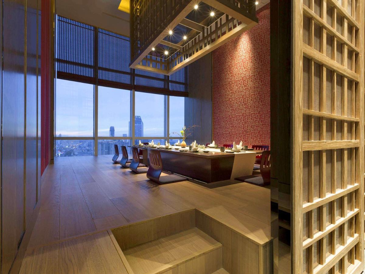 Отель Pullman Yantai Center Экстерьер фото