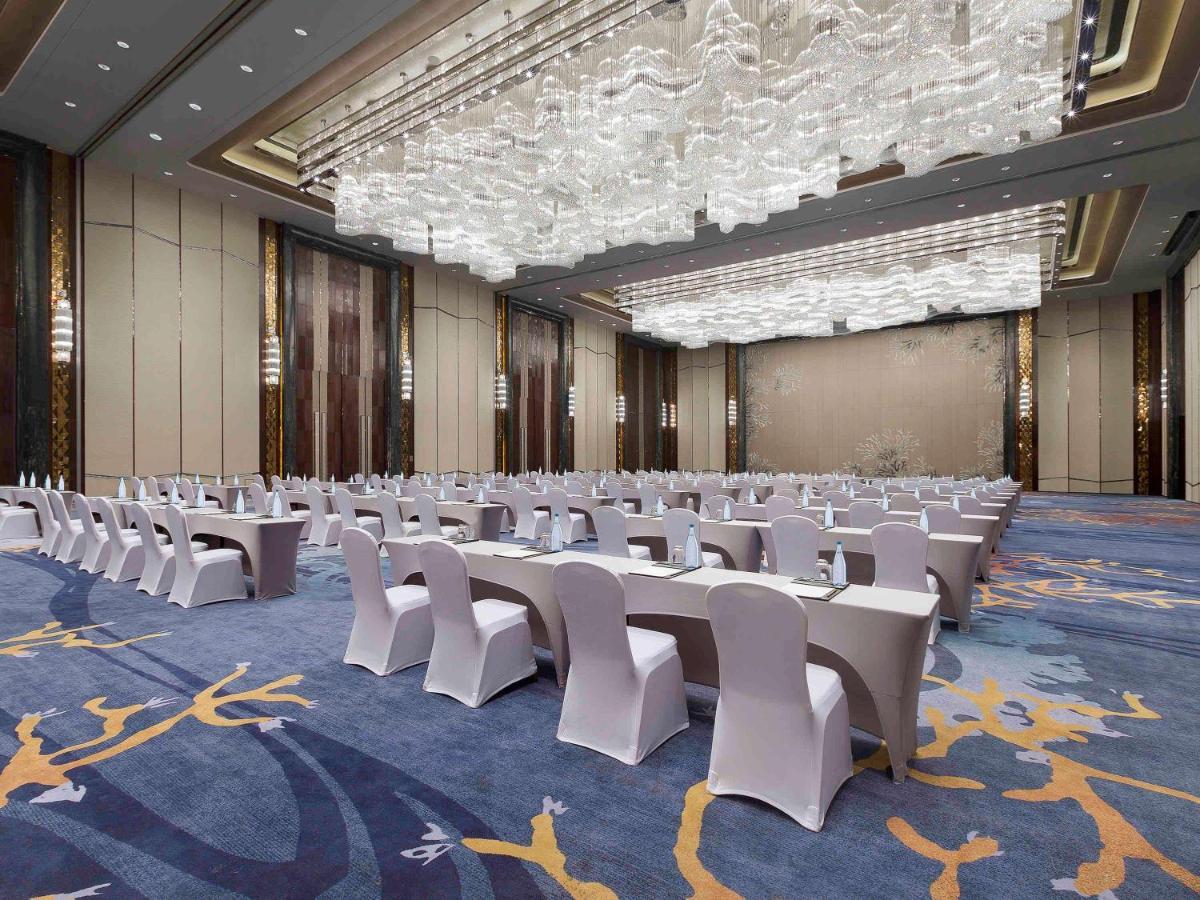 Отель Pullman Yantai Center Экстерьер фото