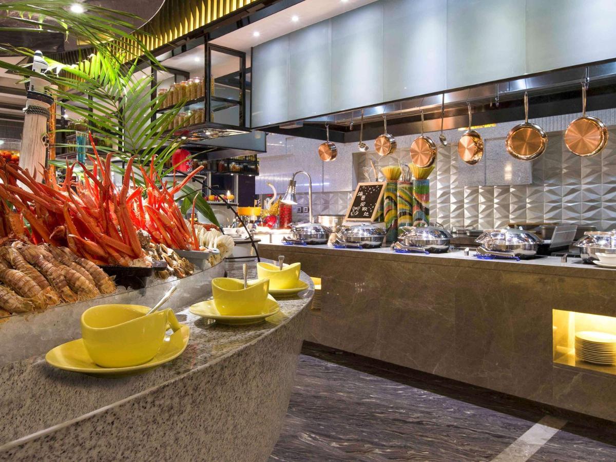 Отель Pullman Yantai Center Экстерьер фото