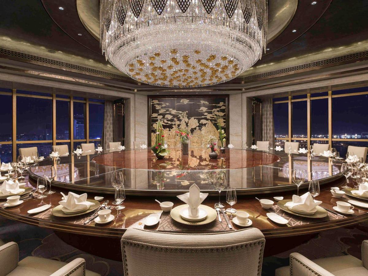 Отель Pullman Yantai Center Экстерьер фото