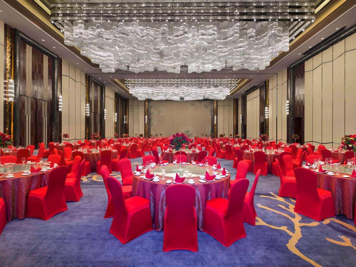 Отель Pullman Yantai Center Экстерьер фото