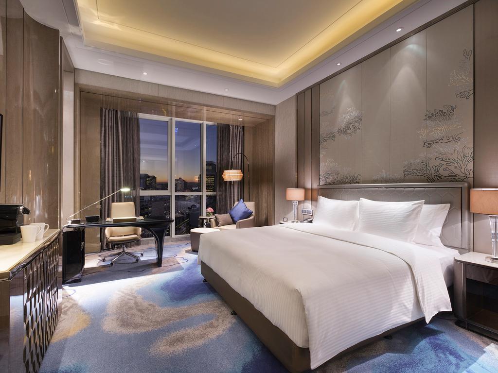 Отель Pullman Yantai Center Экстерьер фото