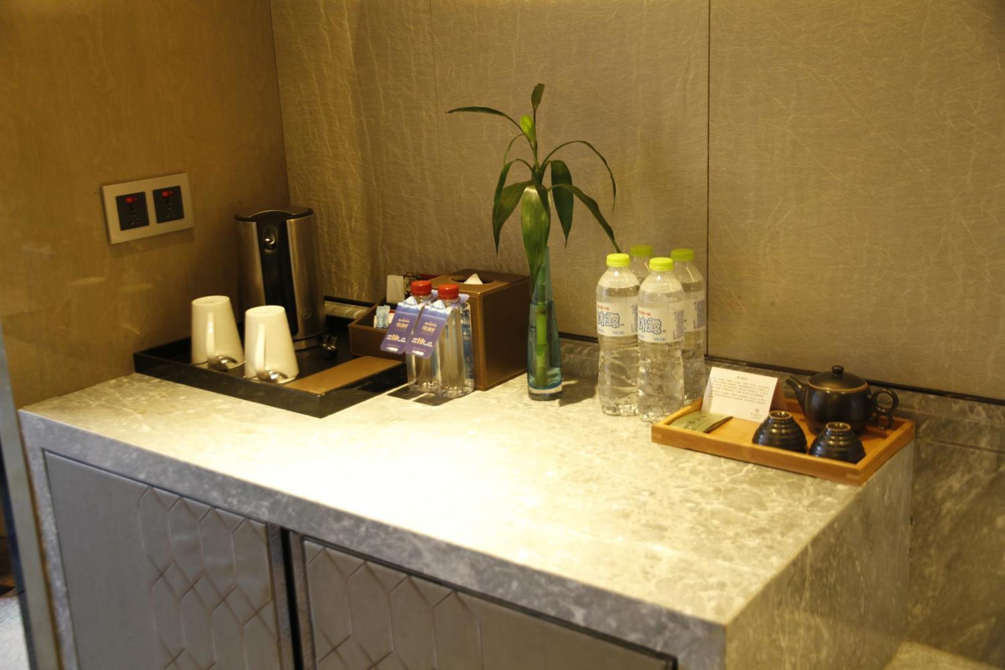 Отель Pullman Yantai Center Экстерьер фото