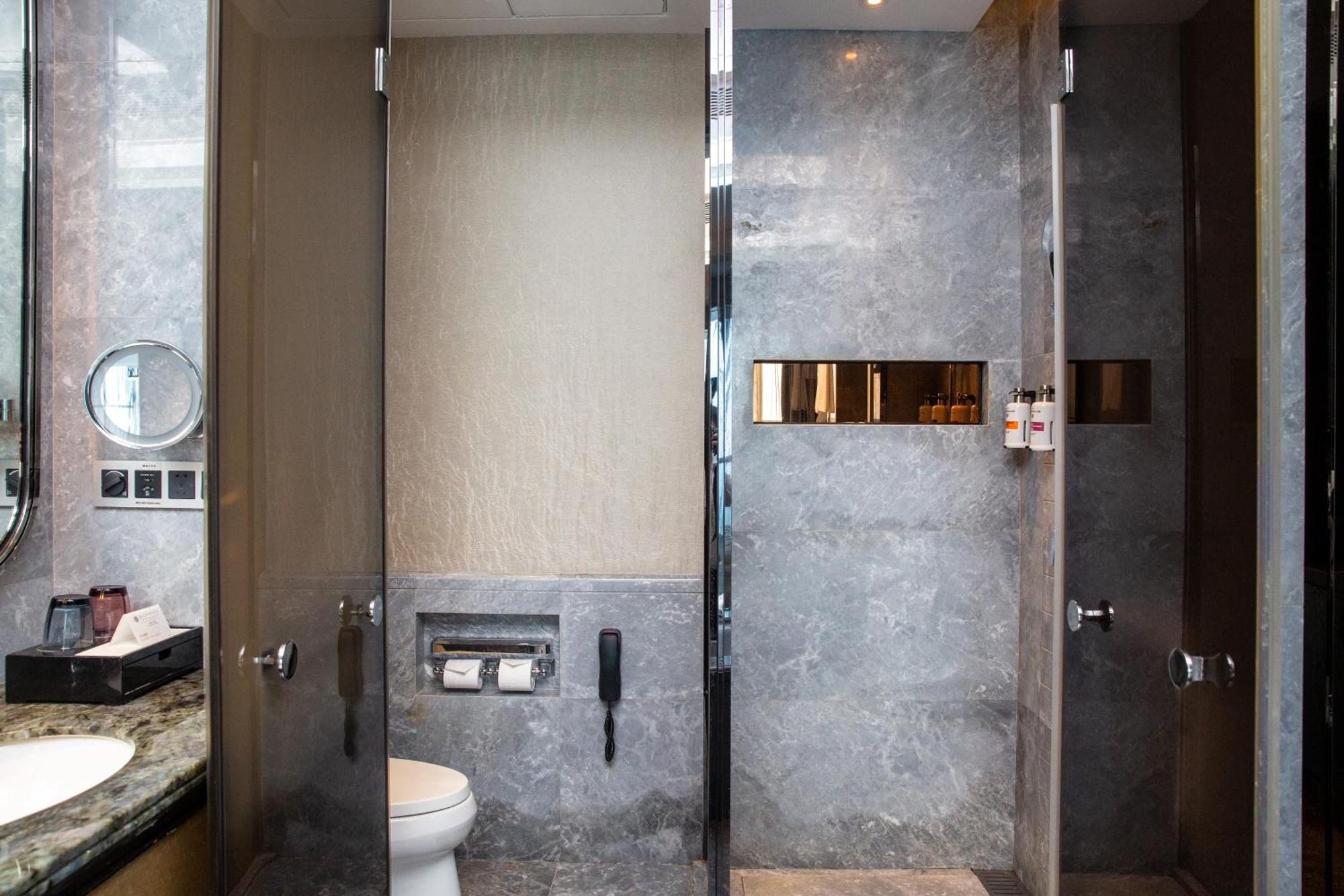 Отель Pullman Yantai Center Экстерьер фото