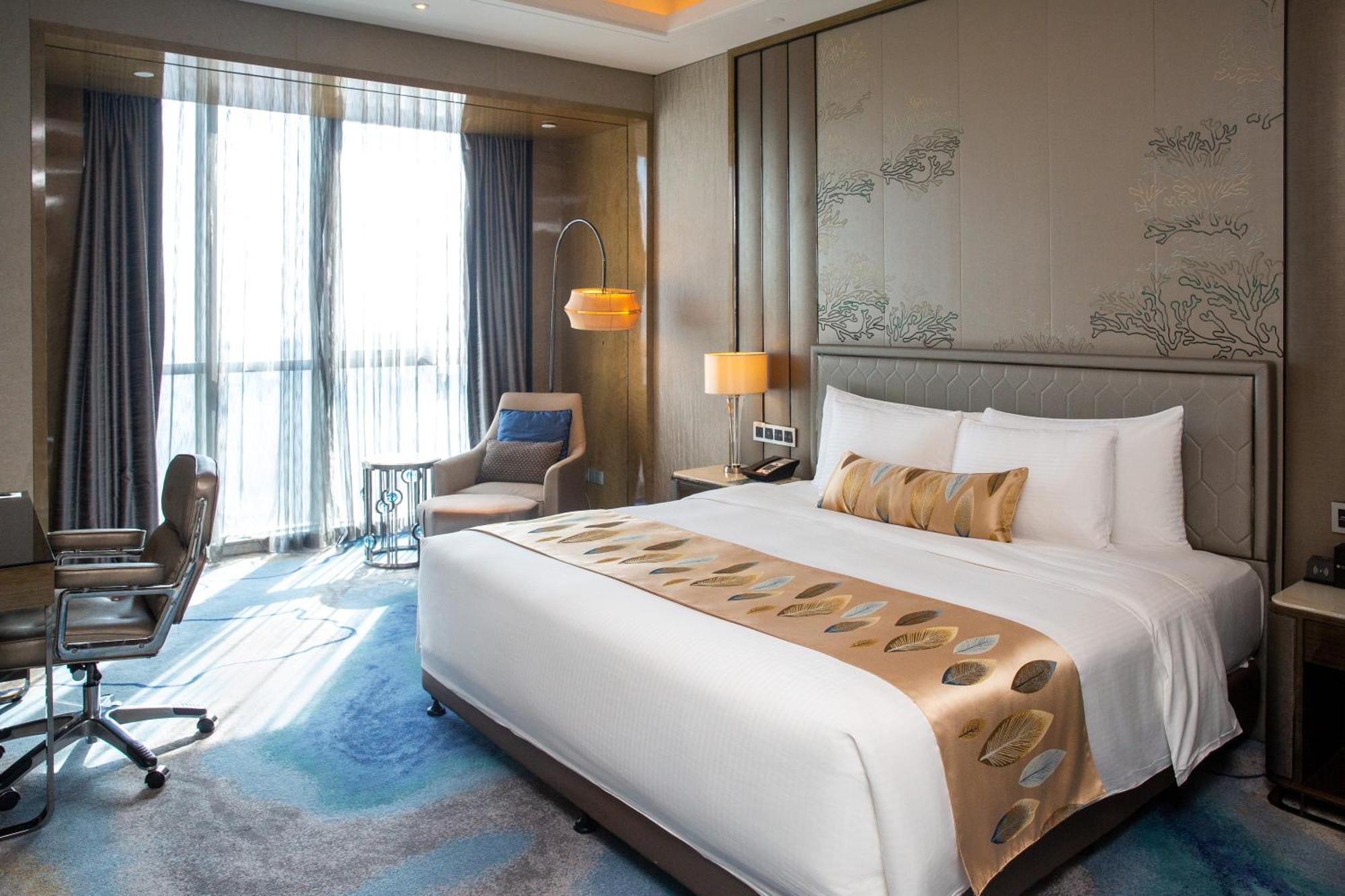 Отель Pullman Yantai Center Экстерьер фото